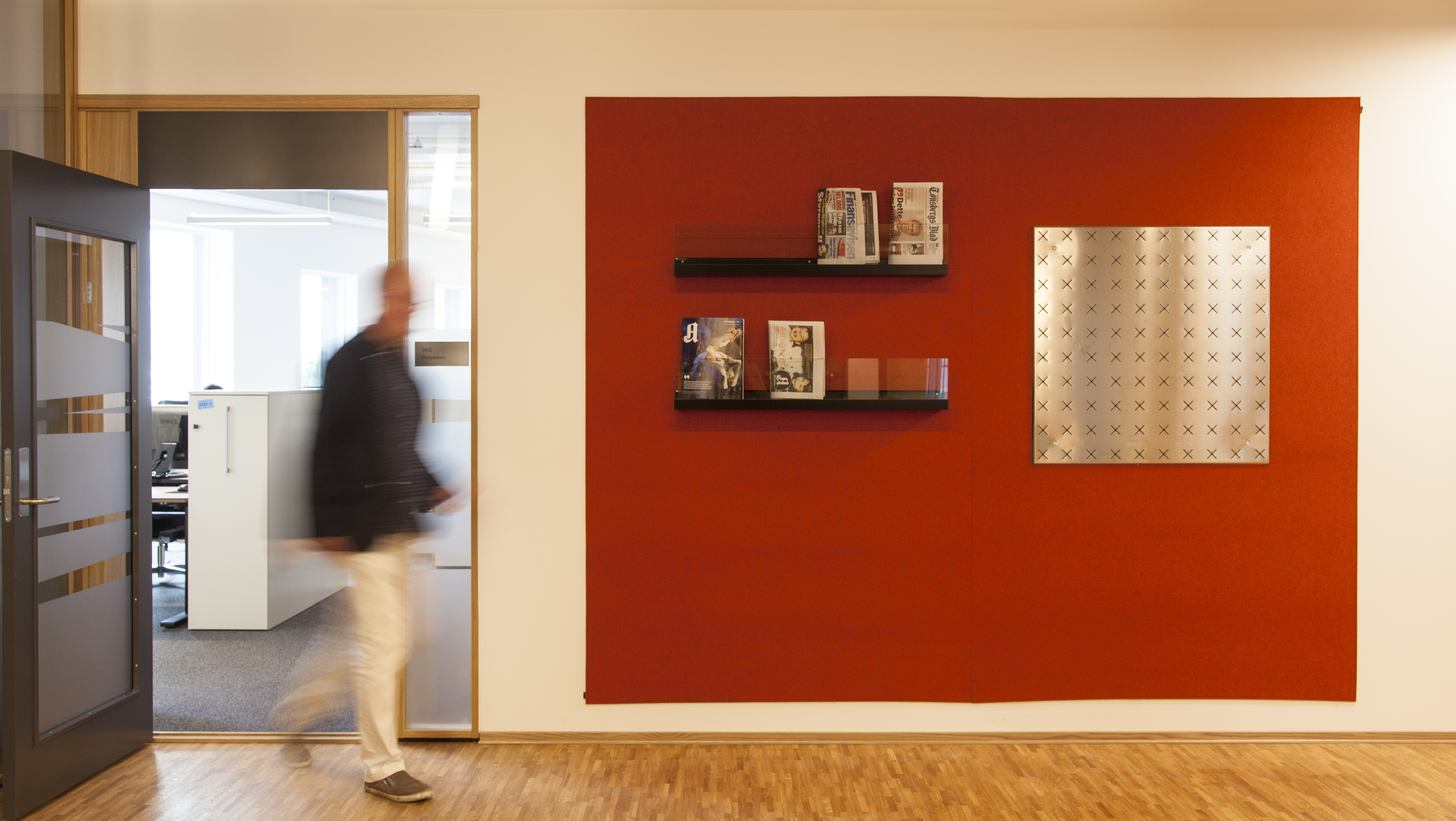 Husbanken, Filt som opslagstavle opklæbet på væg